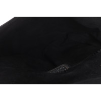 Gianni Versace Umhängetasche aus Wildleder in Schwarz