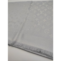 Louis Vuitton Monogram Tuch in Grau