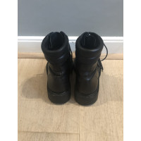 Yves Saint Laurent Chaussures à lacets en Cuir en Noir