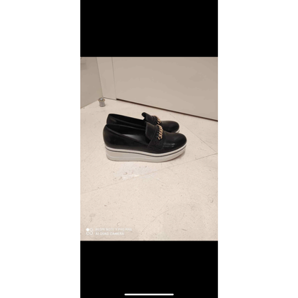 Stella McCartney Schnürschuhe aus Leder in Schwarz