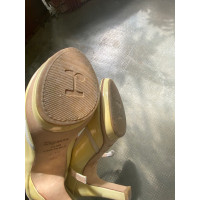 Repetto Sandalen aus Lackleder in Gelb