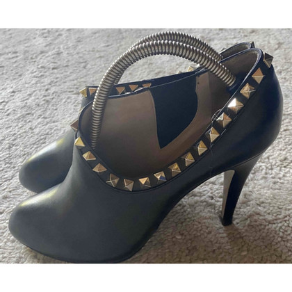 Valentino Garavani Ankle boots Leather in Black