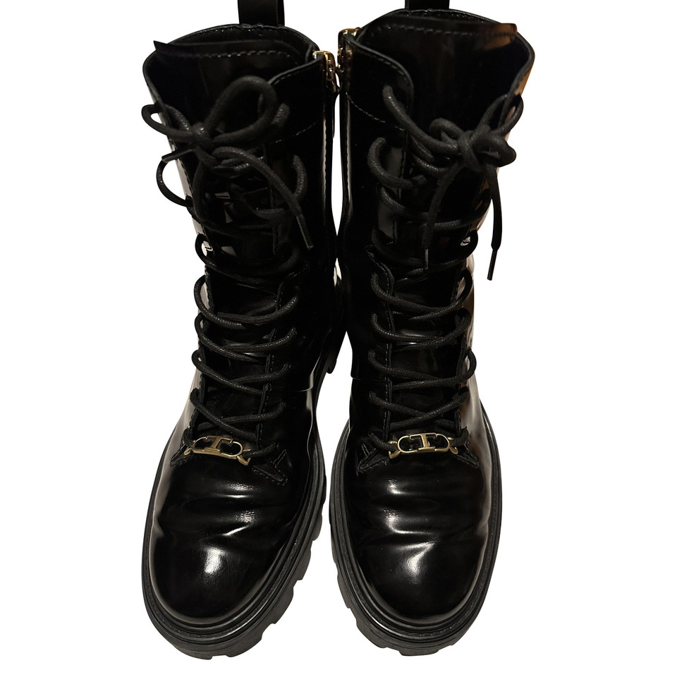 Tod's Boots Patent leather in Black