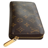 Louis Vuitton Täschchen/Portemonnaie aus Canvas in Braun