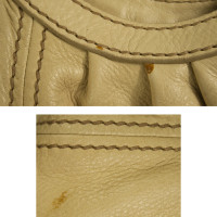 Miu Miu Shopper aus Leder in Creme