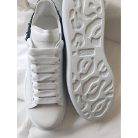 Alexander McQueen Sneakers aus Leder in Weiß