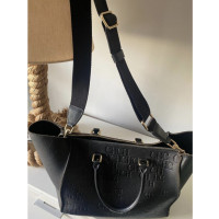 Carolina Herrera Handbag Leather in Black
