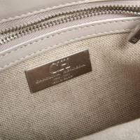 Carolina Herrera Handtasche aus Leder in Creme