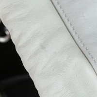 Yves Saint Laurent Handtasche aus Leder in Weiß