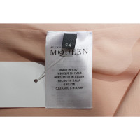 Alexander McQueen Vestito in Color carne