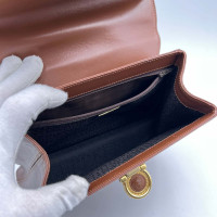 Versace Handtasche aus Leder in Braun
