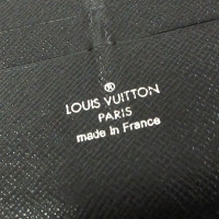 Louis Vuitton Täschchen/Portemonnaie aus Leder in Silbern