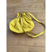 Marc By Marc Jacobs Handtasche aus Leder in Gelb