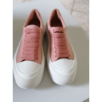 Alexander McQueen Sneakers aus Canvas in Rosa / Pink