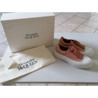 Alexander McQueen Sneakers aus Canvas in Rosa / Pink