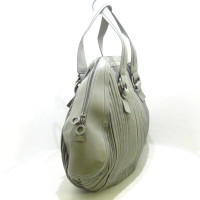 Bulgari Handtasche aus Leder in Grau