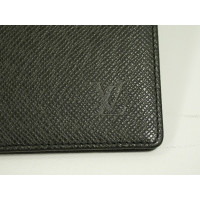 Louis Vuitton Täschchen/Portemonnaie aus Leder in Schwarz