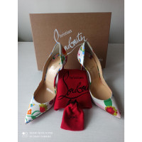 Christian Louboutin Pumps/Peeptoes Canvas in Wit