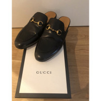 Gucci Princetown Slipper aus Leder in Schwarz