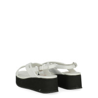 Prada Sandalen aus Leder in Weiß