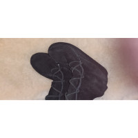 Minnetonka Stiefel aus Wildleder in Schwarz