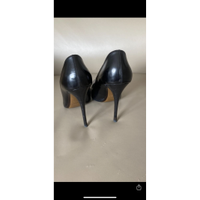 Fendi Chaussures compensées en Cuir en Noir