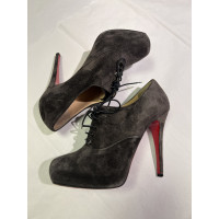 Christian Louboutin Pumps/Peeptoes Suède in Grijs