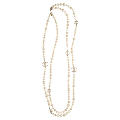 Chanel Necklace Pearls in White