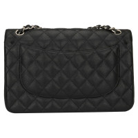 Chanel "Double Flap Bag Jumbo" dalla pelle caviale