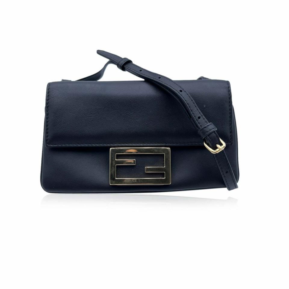 Fendi Baguette Bag aus Leder in Schwarz