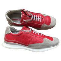 Prada Sneakers aus Leder in Rot