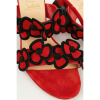 Christian Louboutin Sandalen aus Wildleder in Rot