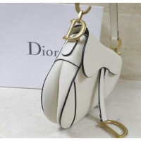 Christian Dior Saddle Bag aus Leder in Weiß