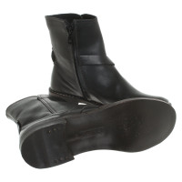 Closed Bottes noires