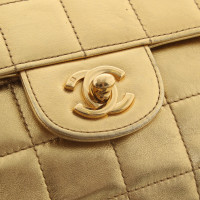 Chanel Umhängetasche aus Leder in Gold