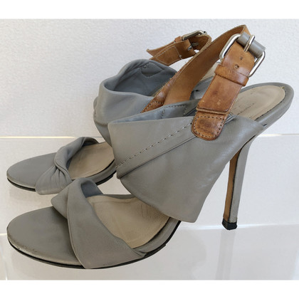 Diane Von Furstenberg Sandalen aus Leder in Grau