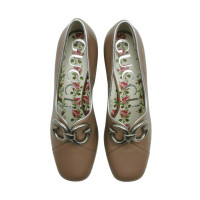 Gucci Pumps/Peeptoes Leer in Beige