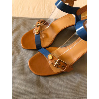 Baldinini Sandalen aus Lackleder in Blau