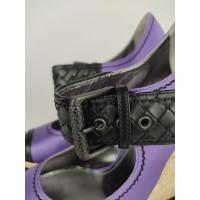 Bottega Veneta Pumps/Peeptoes aus Leder in Violett