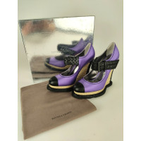 Bottega Veneta Pumps/Peeptoes aus Leder in Violett