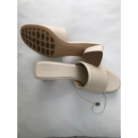 Bottega Veneta Sandals Leather in Cream