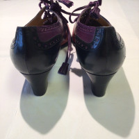 Hermès Schnürschuhe aus Leder in Violett