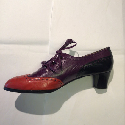 Hermès Schnürschuhe aus Leder in Violett