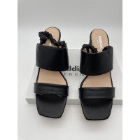 Baldinini Sandalen aus Leder in Schwarz