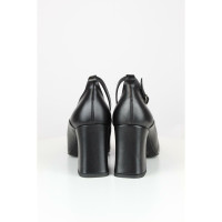 Karl Lagerfeld Pumps/Peeptoes Leather in Black