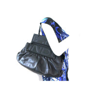 Fendi To You Convertible Shoulder Bag aus Leder in Schwarz