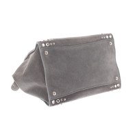 Prada Handtasche aus Leder in Grau