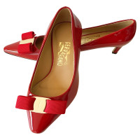 Salvatore Ferragamo Pumps in Rot