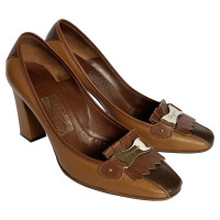 Salvatore Ferragamo Pumps/Peeptoes Leer in Bruin