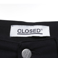 Closed trousers in black